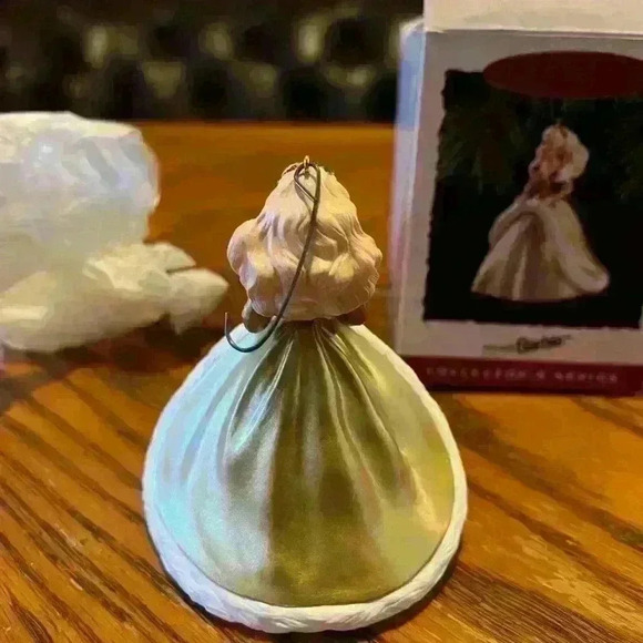 1994 Holiday Barbie Keepsake ornament. - Picture 2 of 6